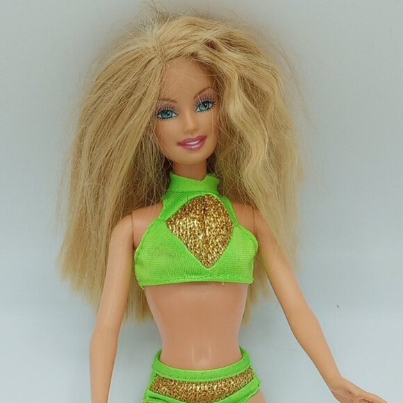 4 Barbies & 80pc Clothes & Accessories Lot - Picture 11 of 16